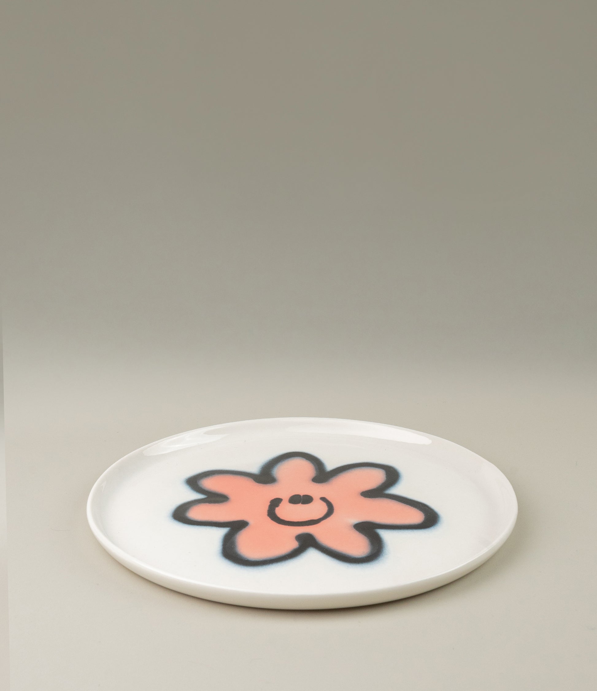 Frizbee Ceramics' Plate coming with the Peach Carne pattern on a white base.