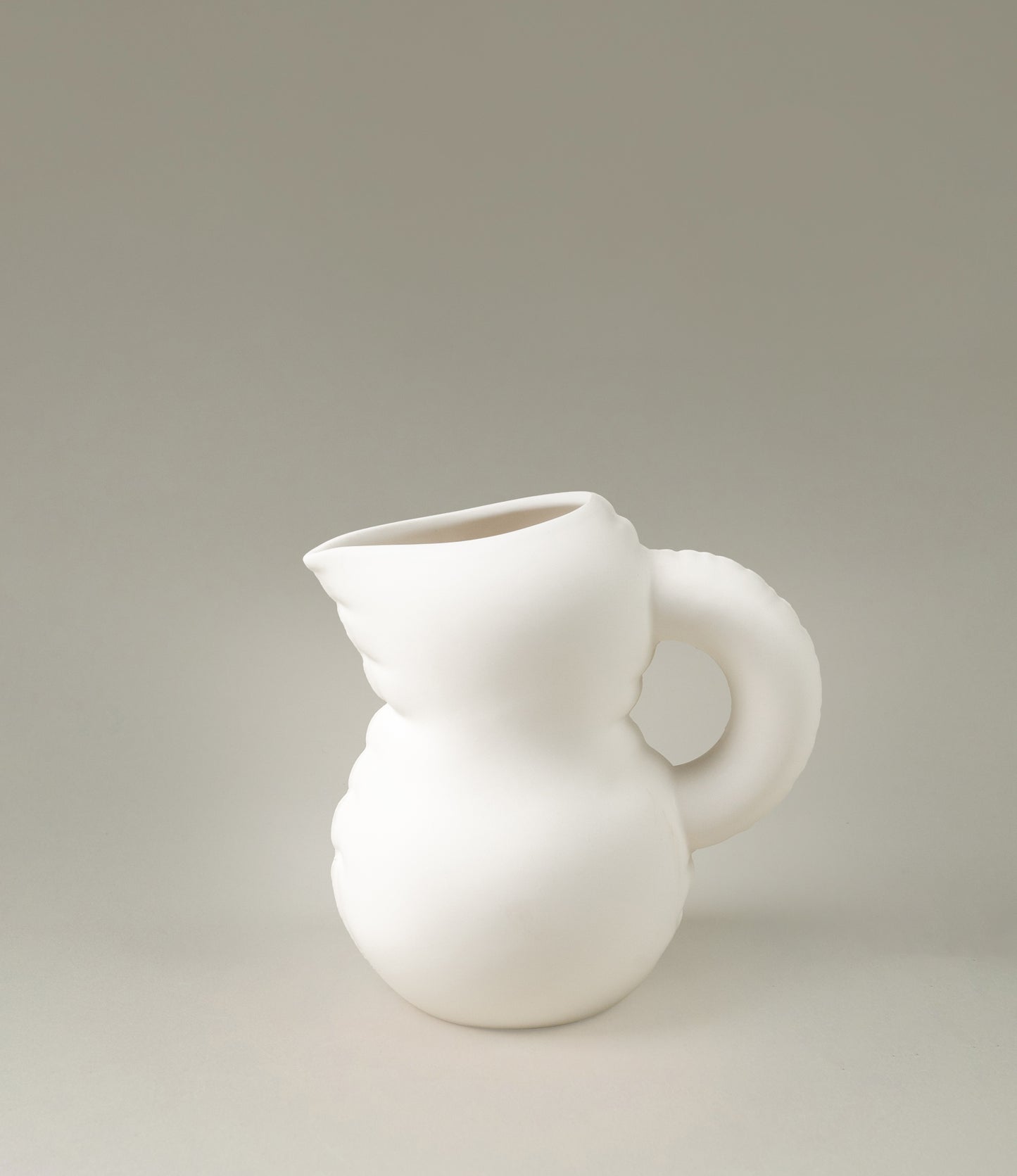 Jug called 'Emily' from Homestudyo comes in the soothing bone color. The product looks like an inflated balloon but was made from ceramic.