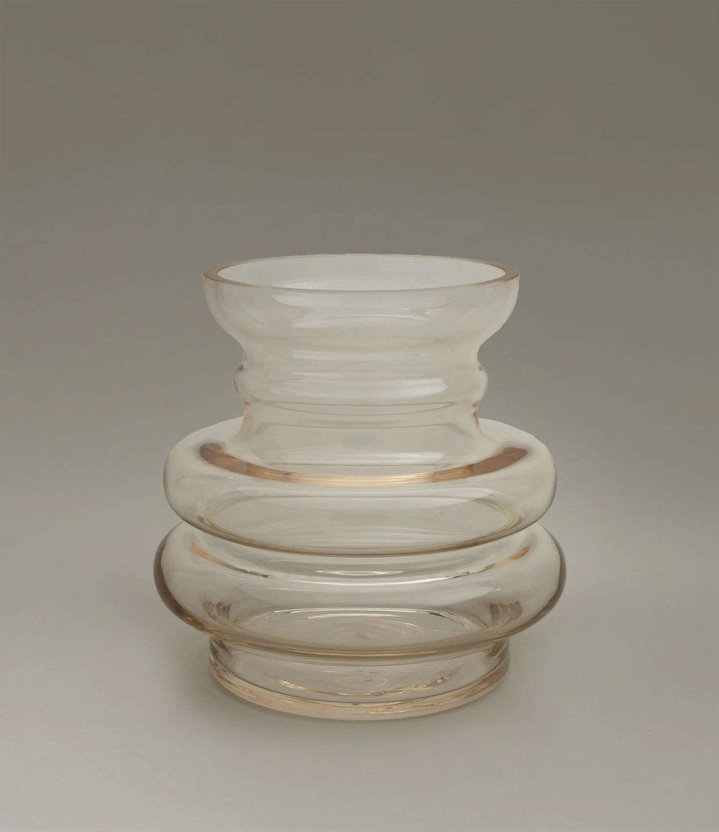 Curve Vase Gul from Stences is a glass vase which has a hint of beige color on it. Still very transparent and glossy.