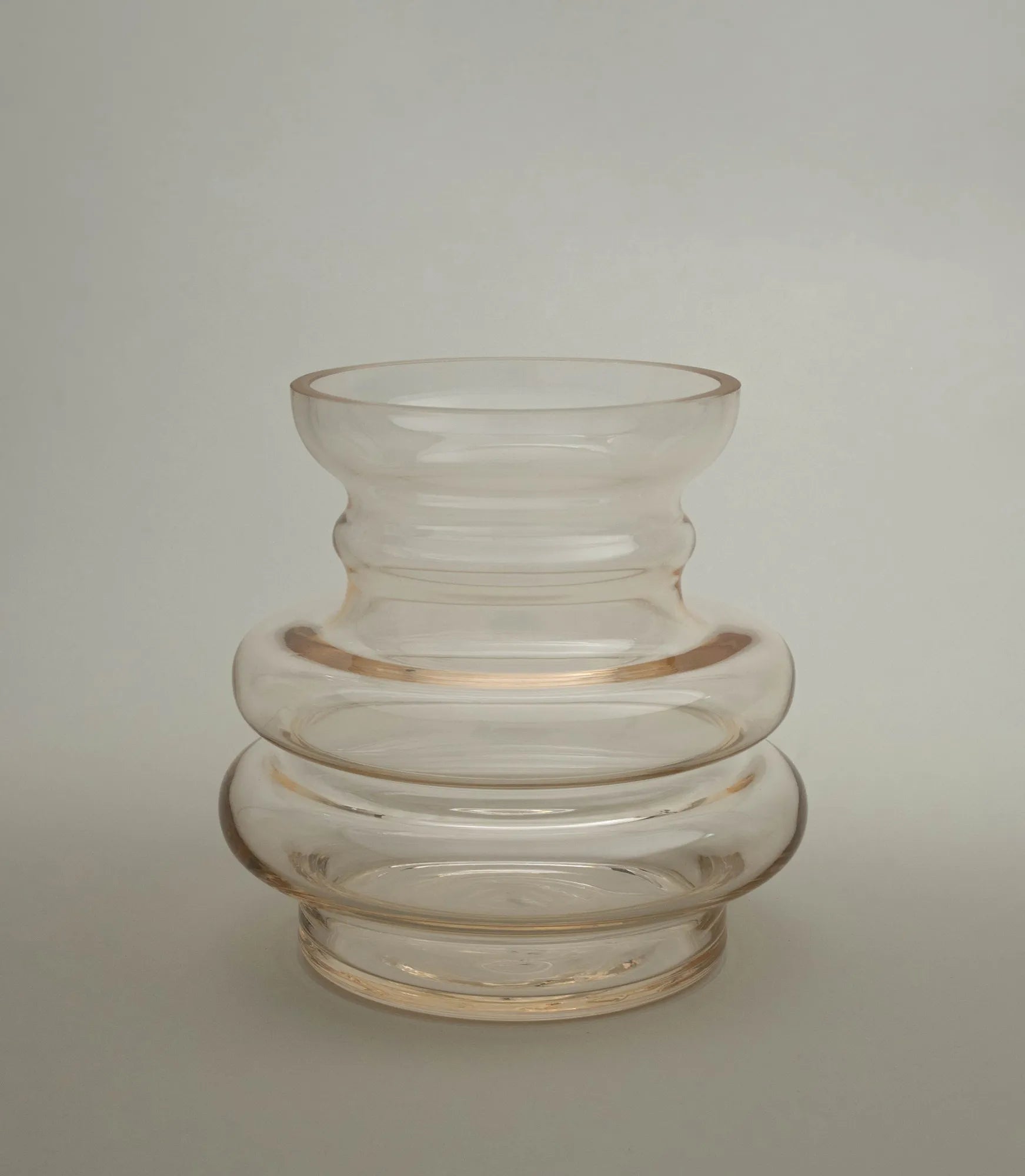 Curve Vase Gul from Stences is a glass vase which has a hint of beige color on it. Still very transparent and glossy.